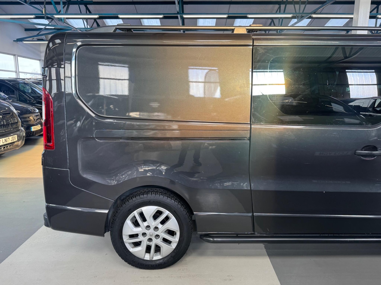 Used Vauxhall Vivaro 2016 for sale - 77364310: Photo 6