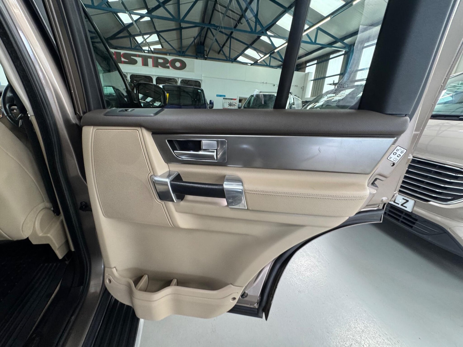 Used Land Rover Discovery 2015 for sale - 78099844: Photo 22