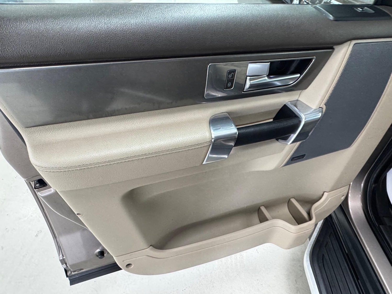 Used Land Rover Discovery 2015 for sale - 78099844: Photo 24