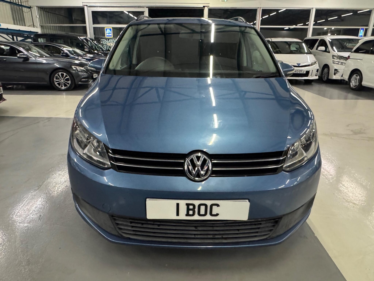Used Volkswagen Touran 2012 for sale - 77696446: Photo 2