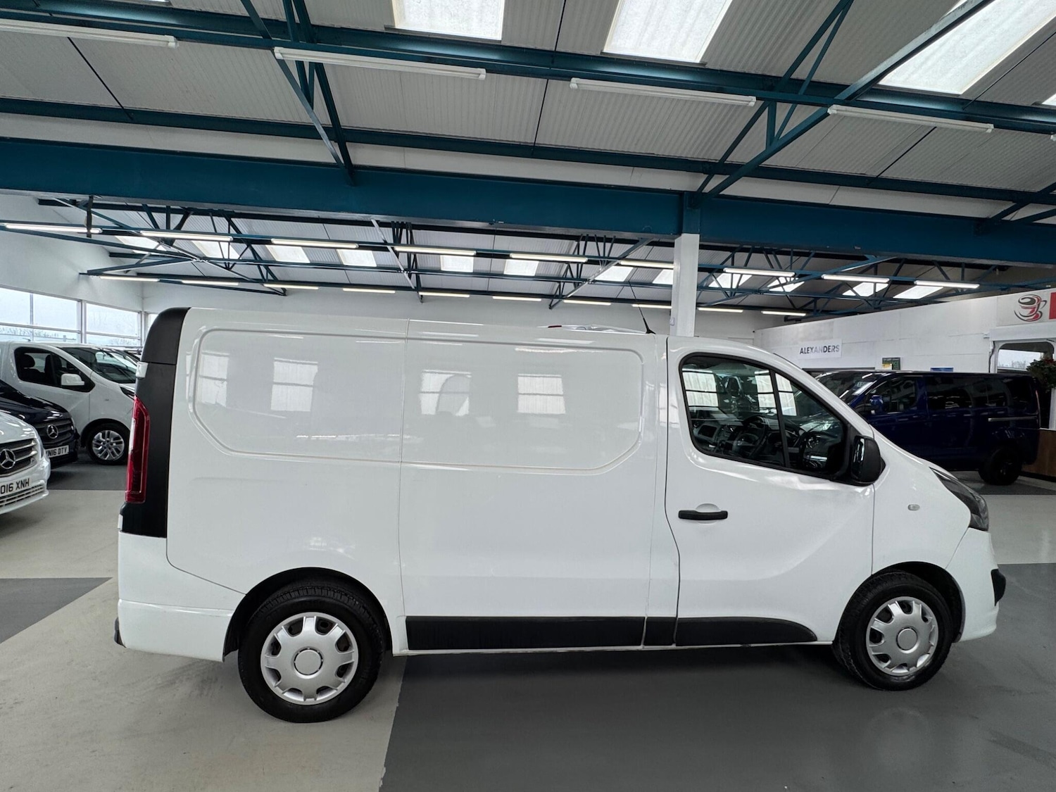 Used Vauxhall Vivaro 2019 for sale - 77982651: Photo 7