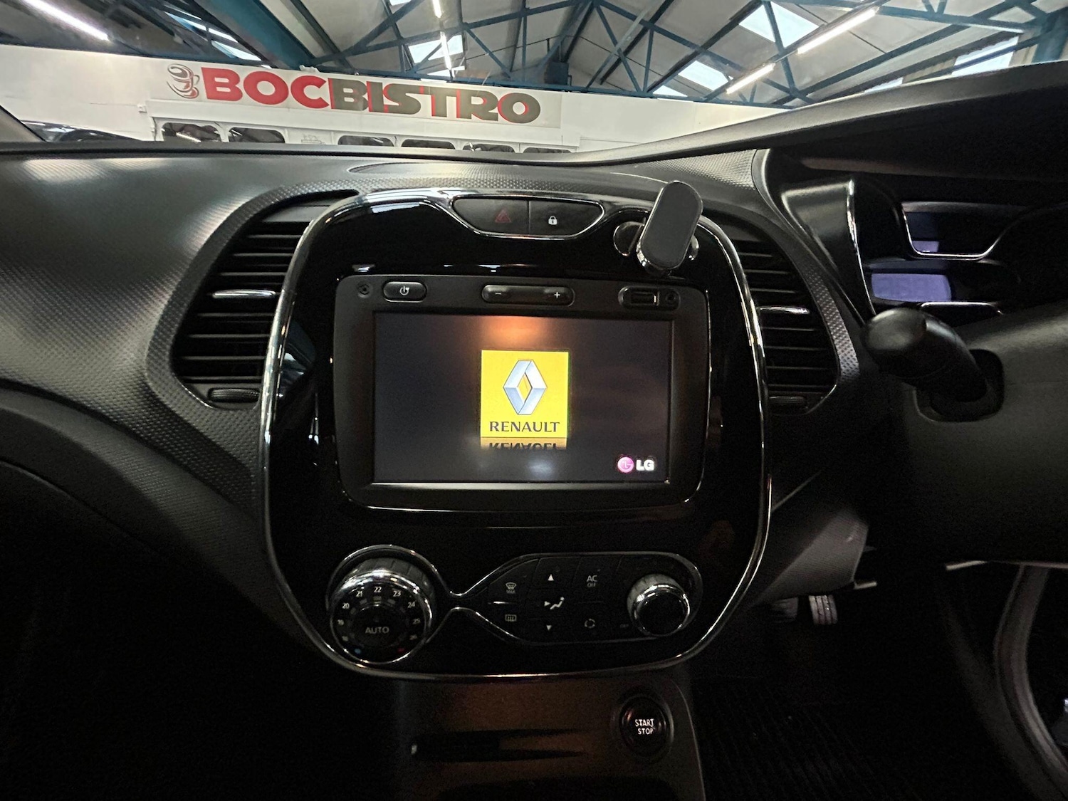 Used Renault Captur for sale - 77658368: Photo 9