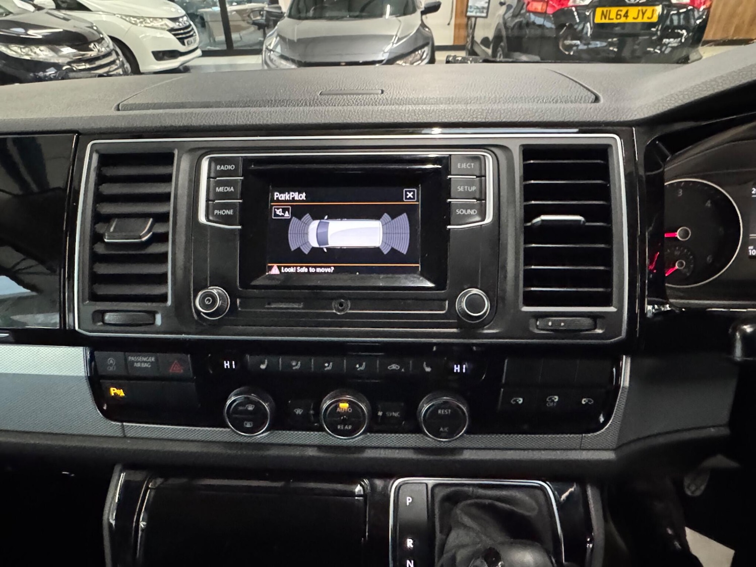 Used Volkswagen Caravelle for sale - 77497496: Photo 21