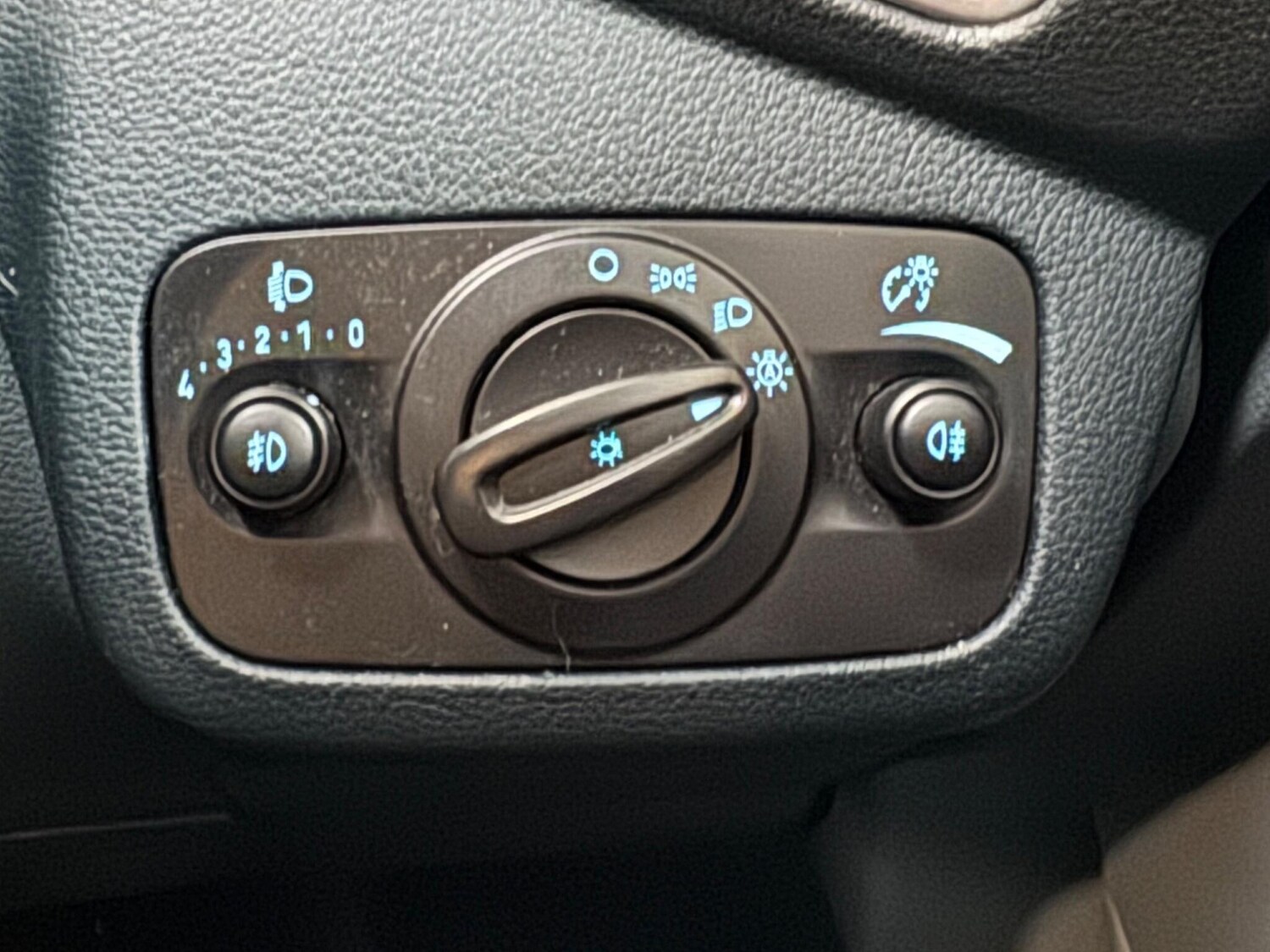 Used Ford C-Max 2013 for sale - 77364352: Photo 17