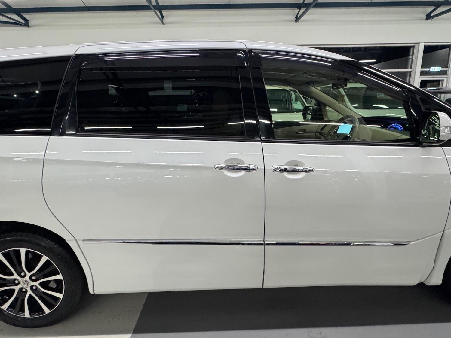 Used Toyota Estima for sale - 77364330: Photo 10