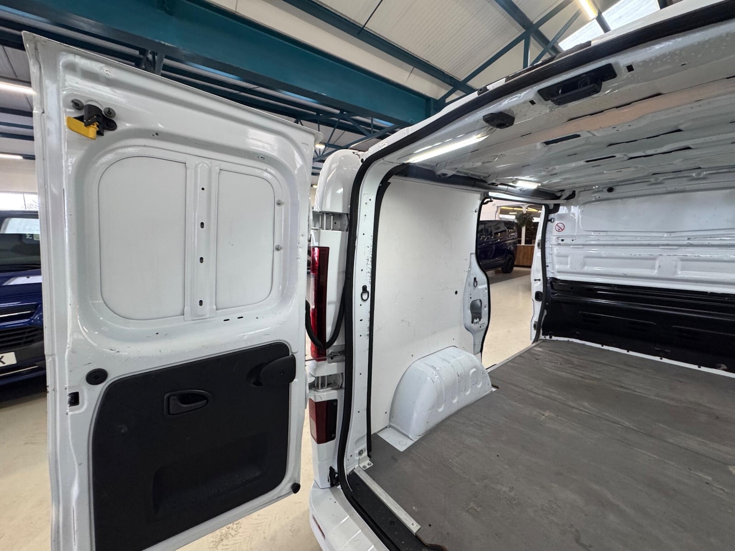 Used Vauxhall Vivaro 2016 for sale - 77376686: Photo 15