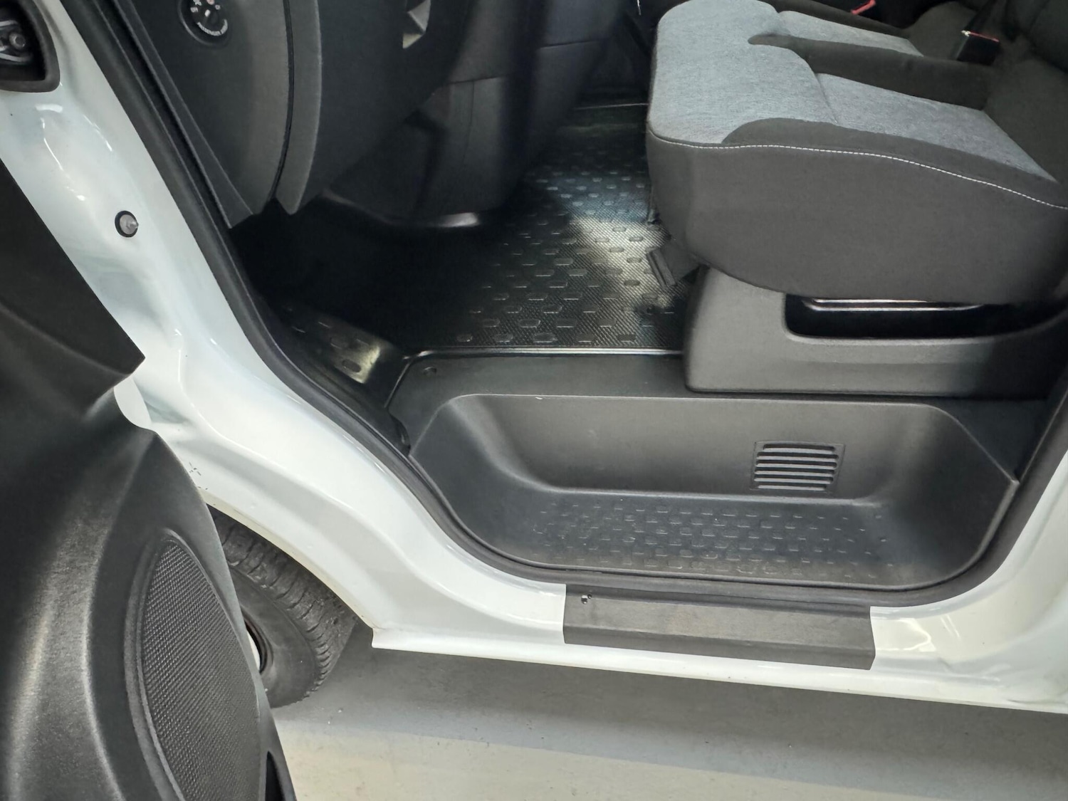 Used Vauxhall Vivaro 2016 for sale - 77376686: Photo 20