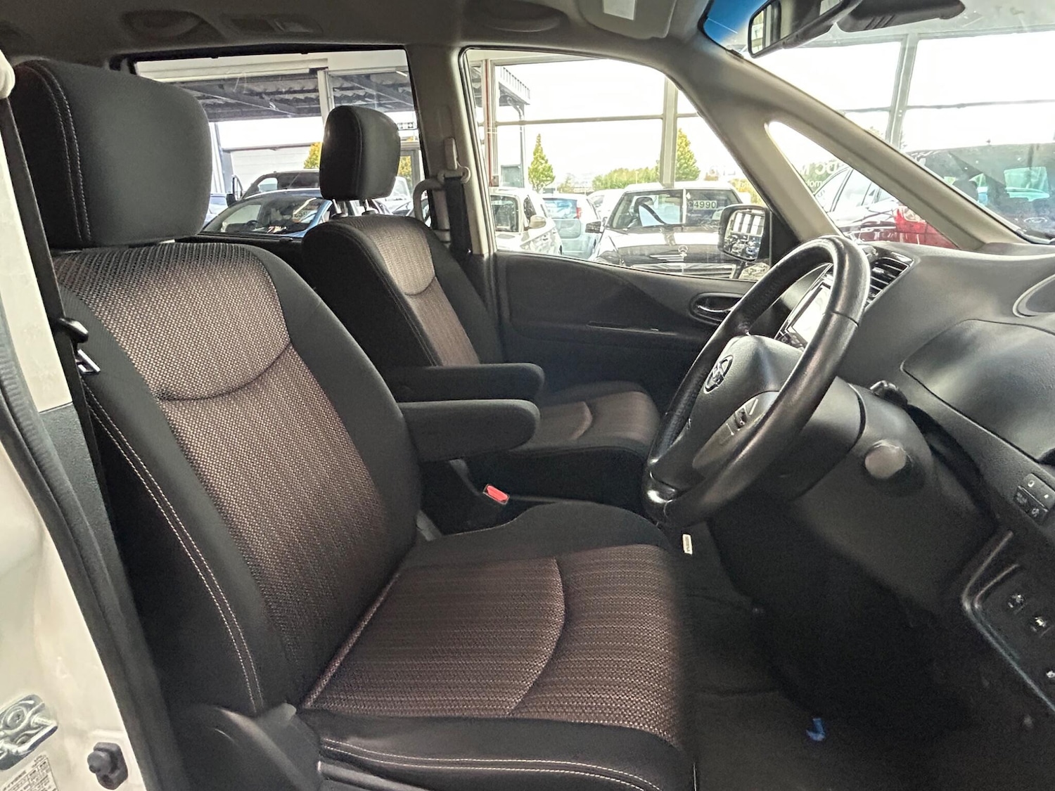 Used Nissan Serena 2025 for sale - 77364321: Photo 21