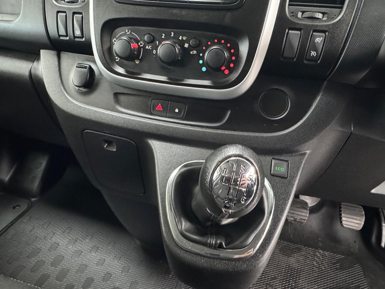 Used Vauxhall Vivaro 2015 for sale - 78006617: Photo 11