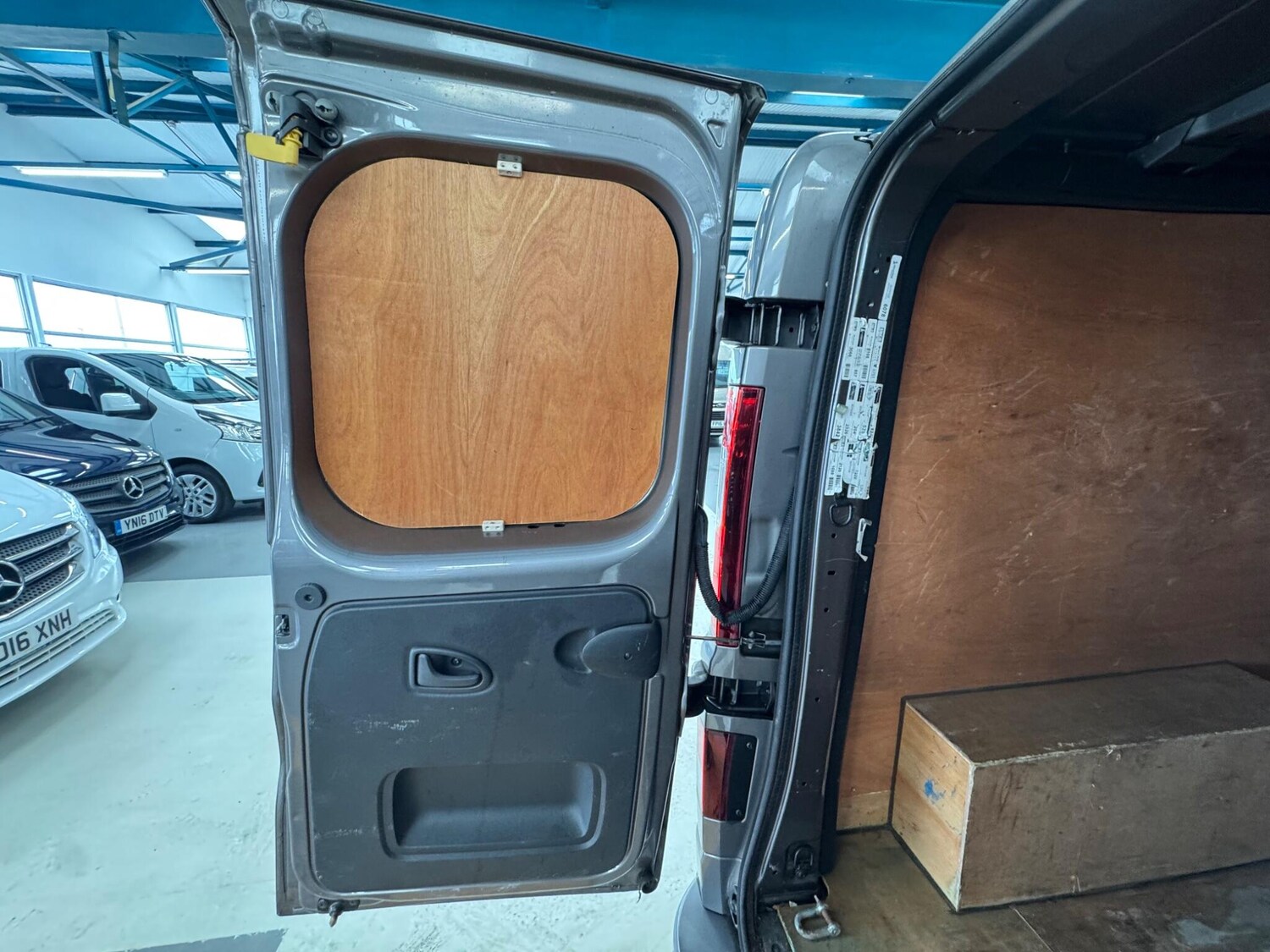 Used Vauxhall Vivaro 2015 for sale - 78006617: Photo 15