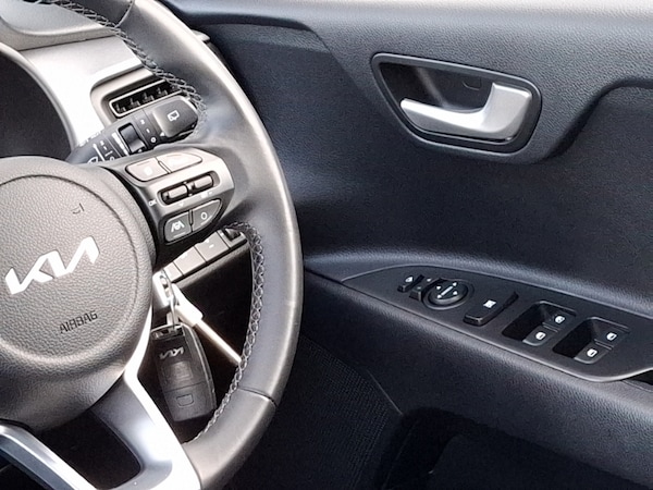 Used Kia Stonic 2023 for sale - 76252094: Photo 11