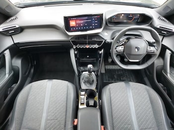 Used Peugeot 2008 2023 for sale - 76310461: Photo 2