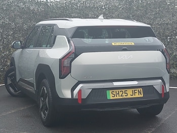 Used Kia EV3 2025 for sale - 76212600: Photo