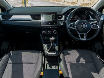Used Renault Captur 2024 for sale - 79376134: Photo