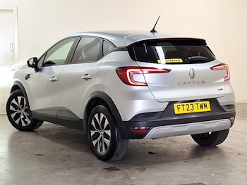 Used Renault Captur 2023 for sale - 79573081: Photo