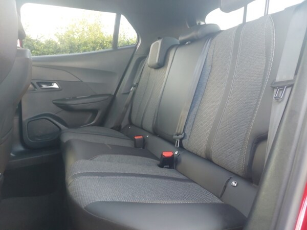 Used Peugeot 2008 2023 for sale - 76320941: Photo 6
