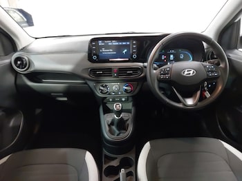 Used Hyundai i10 2023 for sale - 77482888: Photo