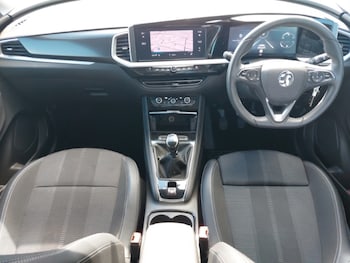 Used Vauxhall Grandland 2023 for sale - 76135659: Photo 2