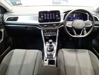 Used Volkswagen T-Roc 2024 for sale - 77876702: Photo