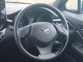 Used Toyota C-HR 2021 for sale - 75691080: Photo