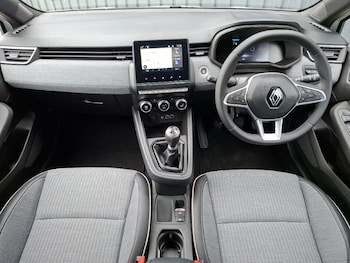 Used Renault Clio 2024 for sale - 79025745: Photo