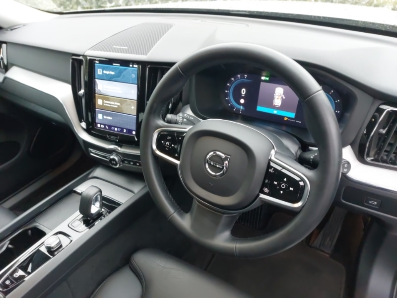 Used Volvo XC60 2022 for sale - 77928317: Photo 2