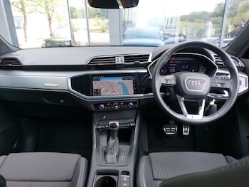 Used Audi Q3 2023 for sale - 76275429: Photo 2