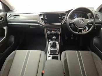 Used Volkswagen T-Roc 2019 for sale - 76447515: Photo