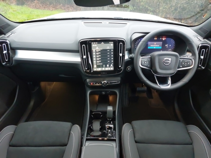 Used Volvo XC40 2025 for sale - 77025018: Photo 2