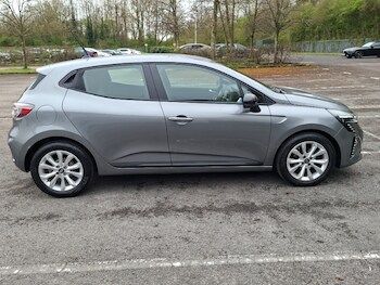 Used Renault Clio 2024 for sale - 78522365: Photo