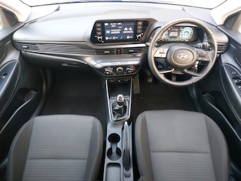 Used Hyundai i20 2023 for sale - 76343075: Photo 2