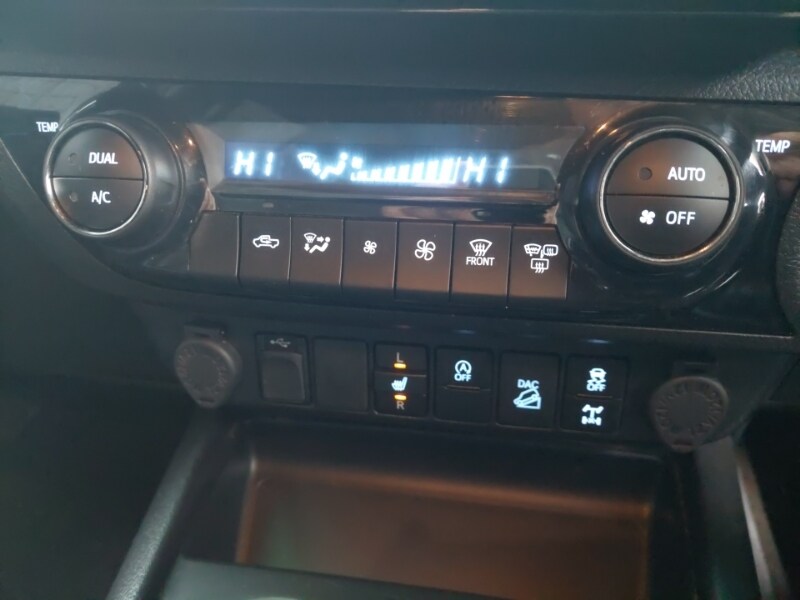 Used Toyota Hilux 2023 for sale - 77624351: Photo 12