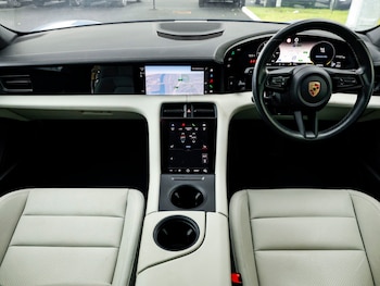 Used Porsche Taycan 2021 for sale - 76321187: Photo