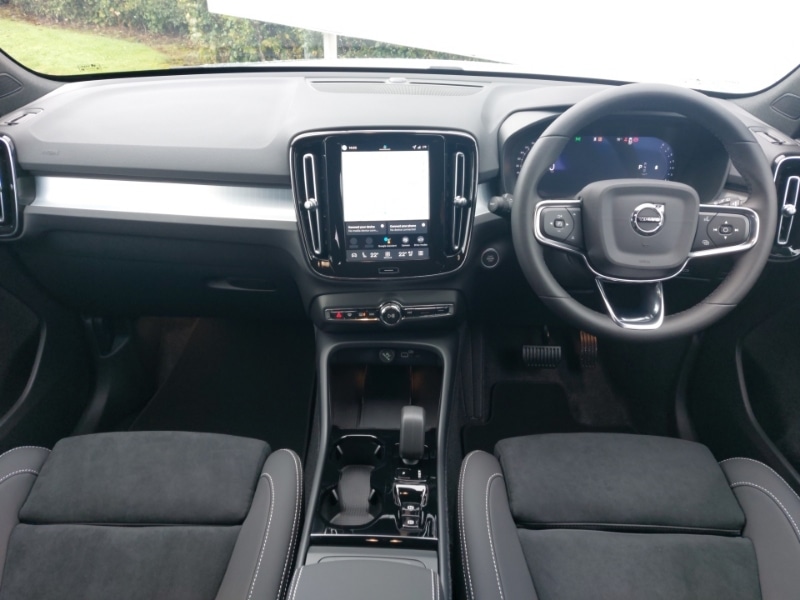 Used Volvo XC40 2025 for sale - 77630634: Photo 2