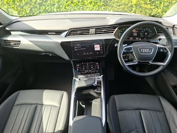 Used Audi Q8 2023 for sale - 79376175: Photo