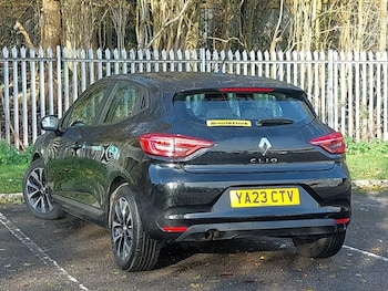 Used Renault Clio 2023 for sale - 76951960: Photo