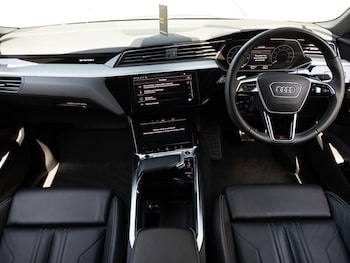 Used Audi Q8 2023 for sale - 79020177: Photo