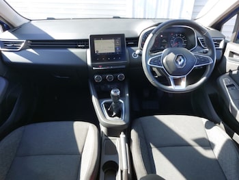 Used Renault Clio 2020 for sale - 76160138: Photo 2