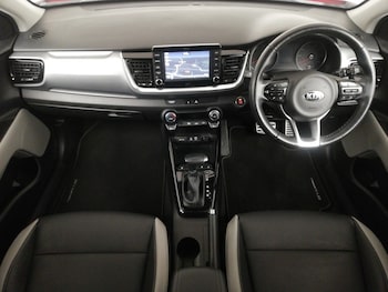 Used Kia Stonic 2020 for sale - 76310275: Photo 2