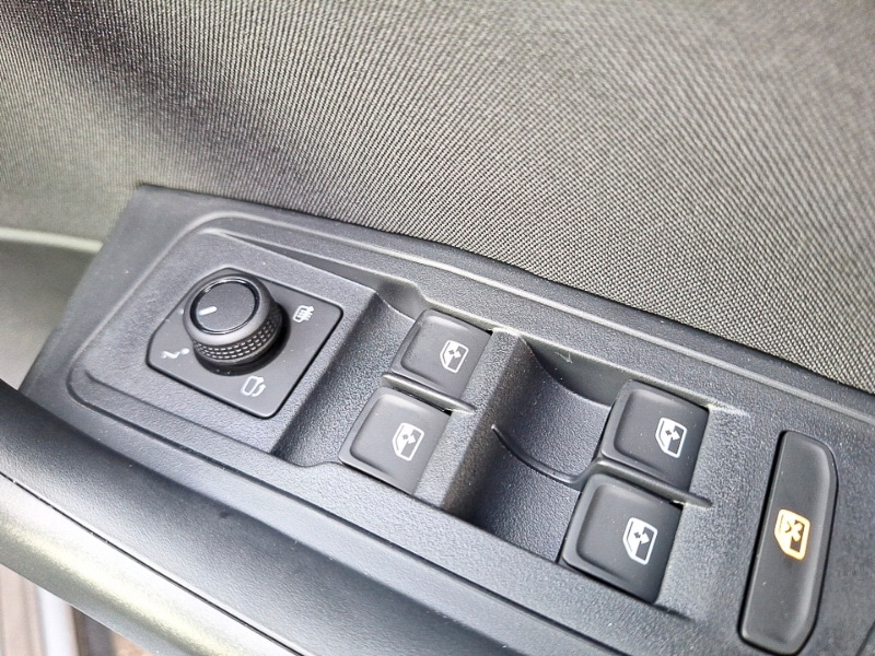 Used Volkswagen T-Roc 2025 for sale - 76947854: Photo 11