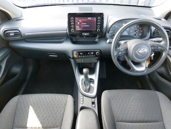 Used Toyota Yaris 2023 for sale - 78550429: Photo