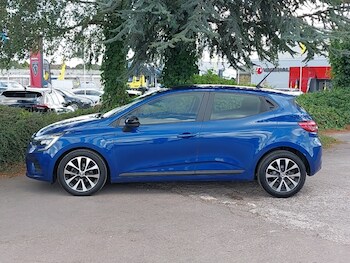 Used Renault Clio 2023 for sale - 76502510: Photo