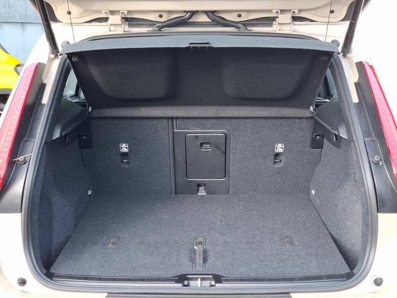 Used Volvo XC40 2024 for sale - 77252734: Photo 8