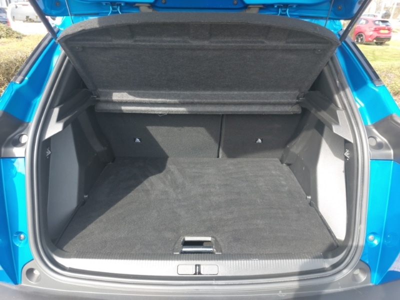 Used Peugeot 2008 2023 for sale - 78218817: Photo 8