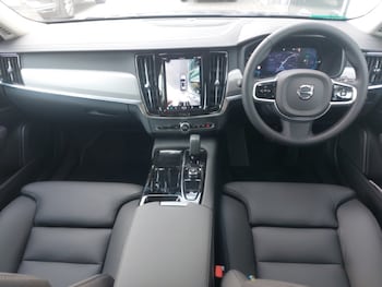 Used Volvo V90 2025 for sale - 75686610: Photo