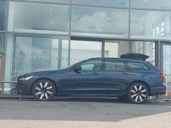 Used Volvo V90 2025 for sale - 75686610: Photo