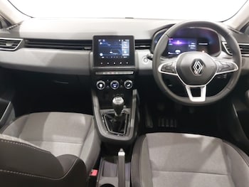 Used Renault Clio 2024 for sale - 78290470: Photo