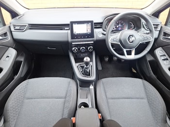 Used Renault Clio 2023 for sale - 78945879: Photo