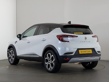 Used Renault Captur 2023 for sale - 79242477: Photo