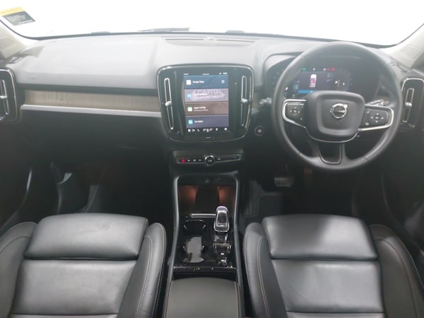 Used Volvo XC40 2024 for sale - 76347508: Photo 2
